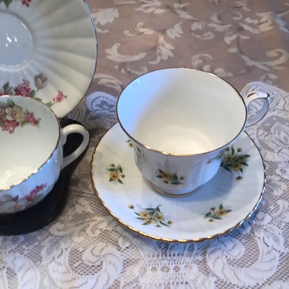 CUPS AND SAUCERS VINTAGE - Picture 3 of 12